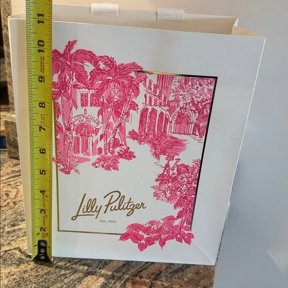 Lilly Pulitzer gift shopping bag. No defects. Used 1x to bring home purchase. - Picture 5 of 8
